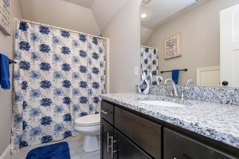 Bath - 813 E Brewer Ave, Nixa, MO 65714 photo 3 of 3