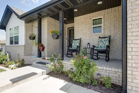 Exterior - 813 E Brewer Ave, Nixa, MO 65714 photo 3 of 6