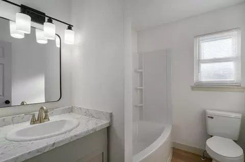 Bath - 1934 N Yates Ave, Springfield, MO 65803 photo 1 of 2