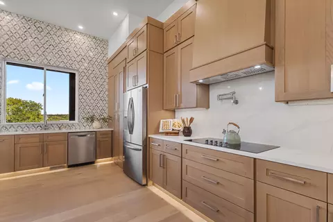 Kitchen - 5560 N Farm Rd 177, Springfield, MO 65803 photo 4 of 16