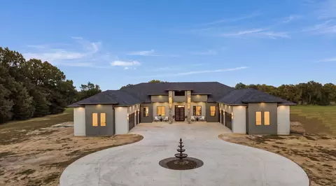 Exterior - 5560 N Farm Rd 177, Springfield, MO 65803 photo 10 of 13