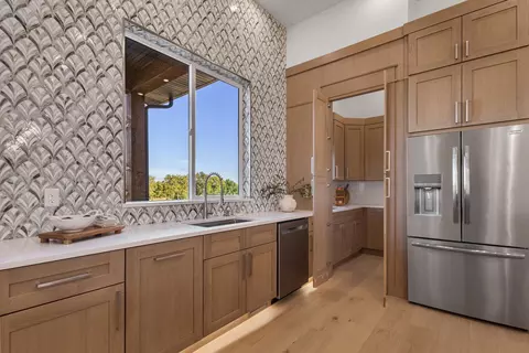 Kitchen - 5560 N Farm Rd 177, Springfield, MO 65803 photo 9 of 16
