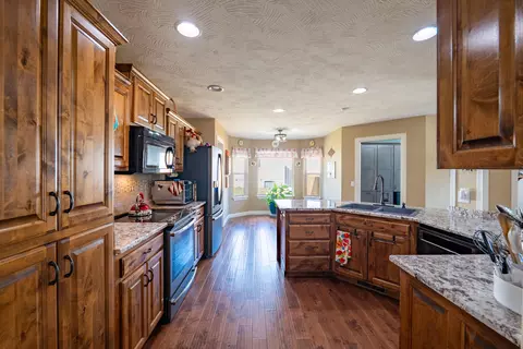 Kitchen - 3778 N Boonville Ave, Springfield, MO 65803 photo 2 of 3