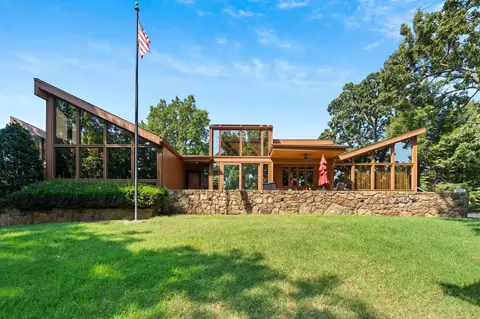 Exterior - 645 S Augusta Dr, Springfield, MO 65809 photo 4 of 12