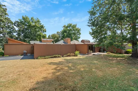 Exterior - 645 S Augusta Dr, Springfield, MO 65809 photo 11 of 12
