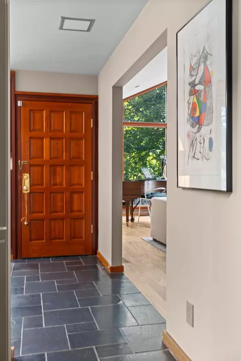Entry Way - 645 S Augusta Dr, Springfield, MO 65809 photo 2 of 5