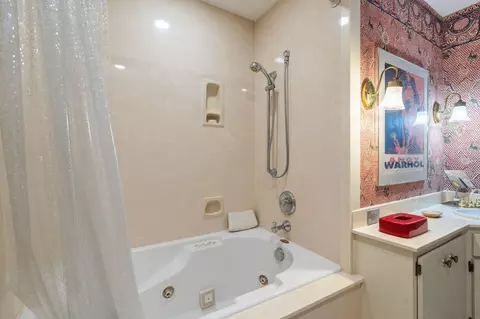 Bath - 645 S Augusta Dr, Springfield, MO 65809 photo 4 of 4