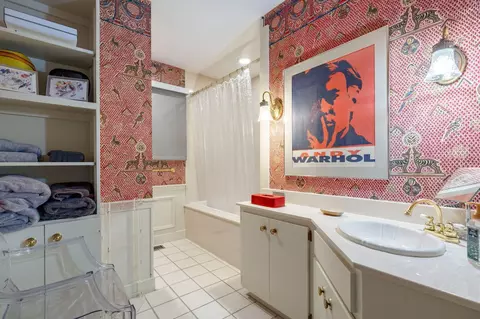Bath - 645 S Augusta Dr, Springfield, MO 65809 photo 3 of 4