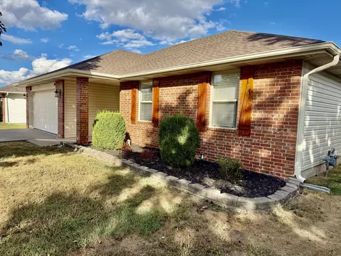 Exterior - 900 S Natalie Ave, Springfield, MO 65802 photo 4 of 8