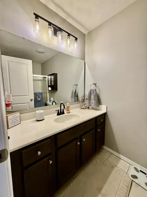 Bath - 900 S Natalie Ave, Springfield, MO 65802 photo 1 of 2