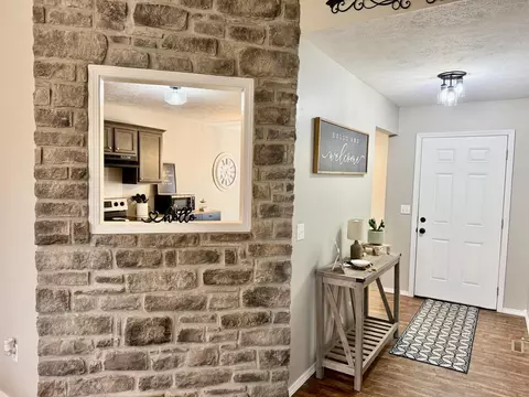 Entry Way - 900 S Natalie Ave, Springfield, MO 65802 photo 2 of 3