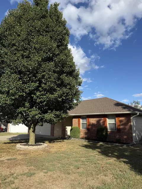 Exterior - 900 S Natalie Ave, Springfield, MO 65802 photo 2 of 8