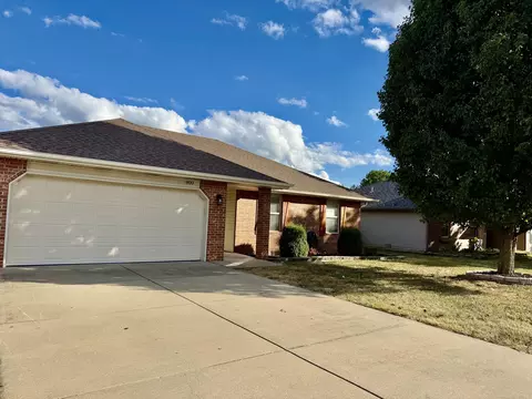 Exterior - 900 S Natalie Ave, Springfield, MO 65802 photo 3 of 8