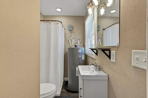 Bath - 2753 W Nichols St, Springfield, MO 65803 photo 2 of 3