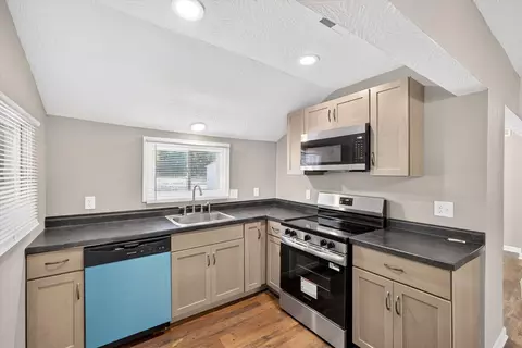 Kitchen - 2753 W Nichols St, Springfield, MO 65803 photo 1 of 1