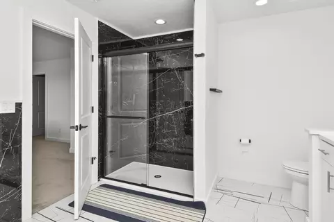 Bath - 3810 E Cherry St #32, Springfield, MO 65809 photo 5 of 9