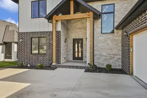 Exterior - 3810 E Cherry St #32, Springfield, MO 65809 photo 3 of 9