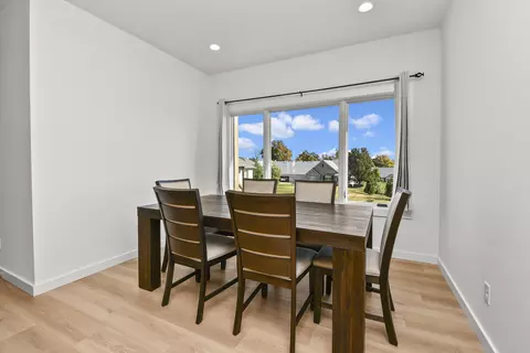 Dining - 3810 E Cherry St #32, Springfield, MO 65809 photo 1 of 1