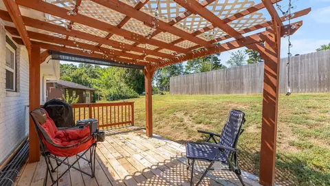 Exterior - 103 Circle Dr, Anderson, MO 64831 photo 3 of 10