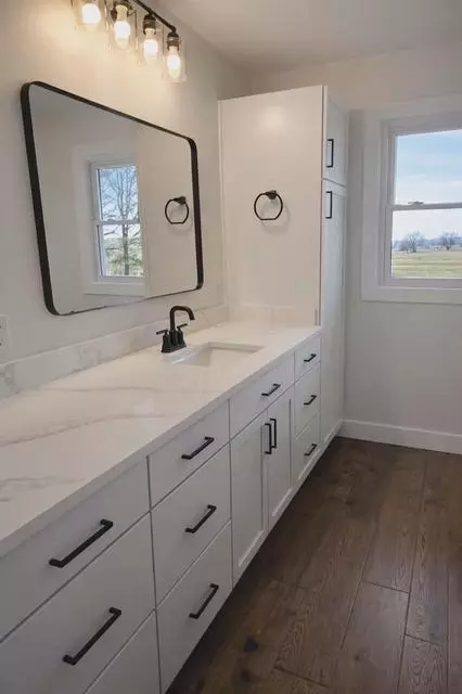 Bath - 7291 Robin Ridge Ln, Strafford, MO 65757 photo 2 of 3