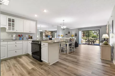 Kitchen - 189 Avondale Dr #91-3, Branson, MO 65616 photo 4 of 5