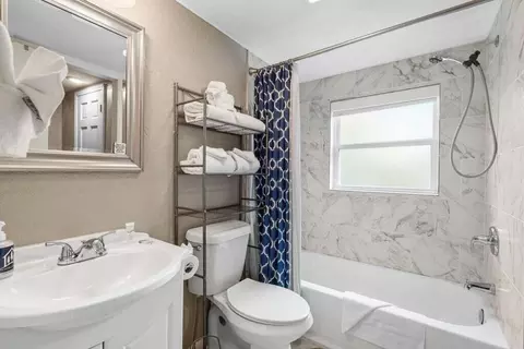 Bath - 215 N 3rd St, Branson, MO 65616 photo 11 of 11