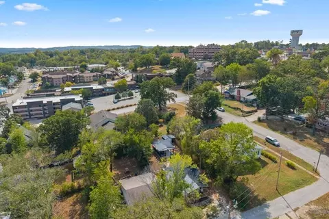 View/Area - 215 N 3rd St, Branson, MO 65616 photo 3 of 8