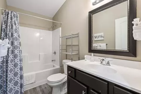 Bath - 215 N 3rd St, Branson, MO 65616 photo 6 of 11
