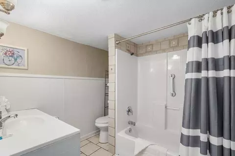 Bath - 215 N 3rd St, Branson, MO 65616 photo 9 of 11
