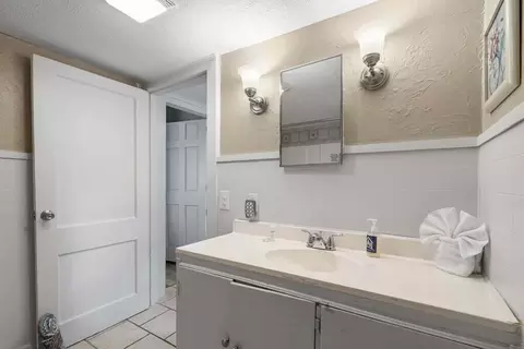 Bath - 215 N 3rd St, Branson, MO 65616 photo 10 of 11