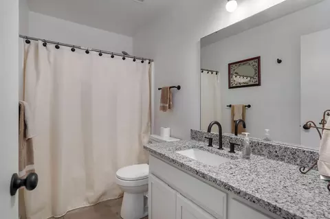 Bath - 1257 E Mcclernon St, Springfield, MO 65803 photo 1 of 2