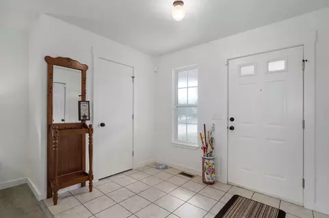 Entry Way - 1257 E Mcclernon St, Springfield, MO 65803 photo 1 of 3