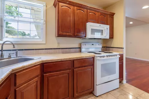 Kitchen - 435 Eagle Dr, Forsyth, MO 65653 photo 2 of 2