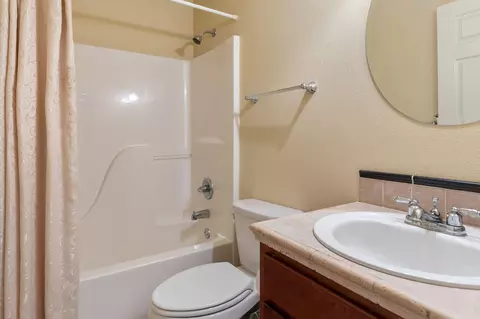Bath - 435 Eagle Dr, Forsyth, MO 65653 photo 2 of 2