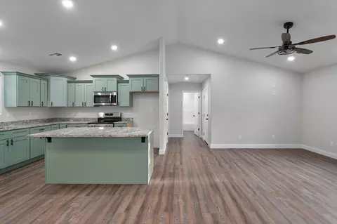 Entry Way - 314 N Park Ave, Aurora, MO 65605 photo 3 of 3
