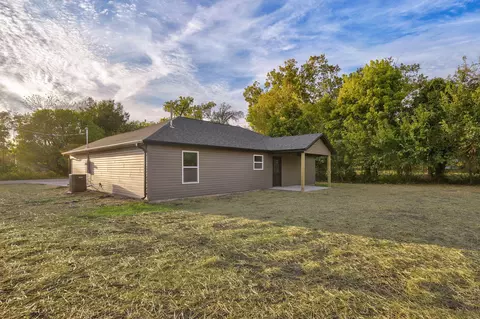 Exterior - 314 N Park Ave, Aurora, MO 65605 photo 5 of 9