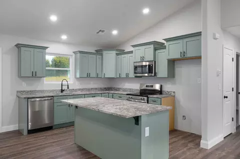 Kitchen - 314 N Park Ave, Aurora, MO 65605 photo 2 of 3