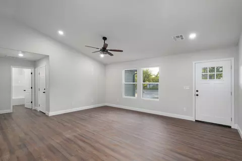 Living - 314 N Park Ave, Aurora, MO 65605 photo 2 of 2