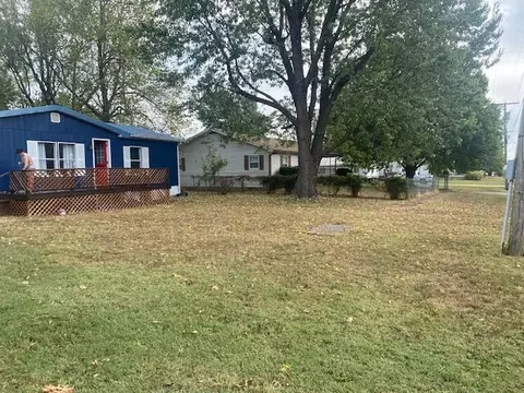 Exterior - 213 E Garfield Ave, Seymour, MO 65746 photo 4 of 5