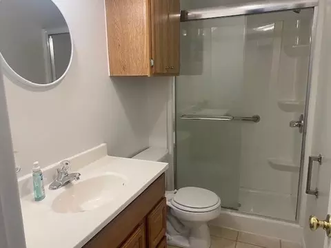 Bath - 213 E Garfield Ave, Seymour, MO 65746 photo 3 of 3