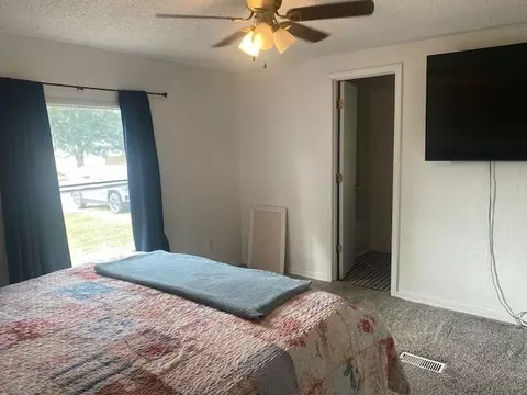 Bedroom - 213 E Garfield Ave, Seymour, MO 65746 photo 1 of 4