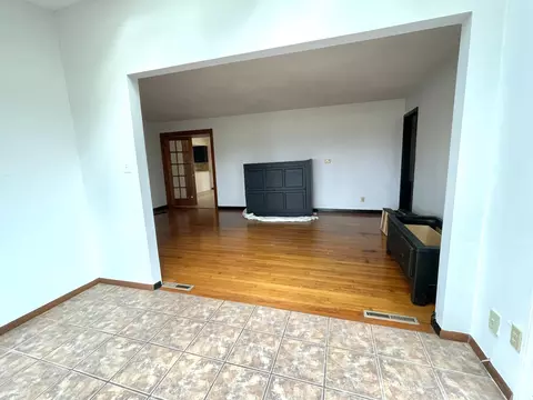 Living - 1906 Michael Ln, Nixa, MO 65714 photo 3 of 3