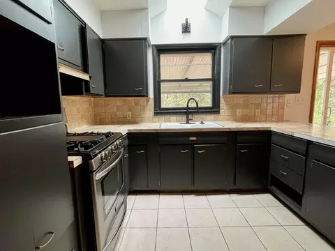 Kitchen - 1906 Michael Ln, Nixa, MO 65714 photo 2 of 3