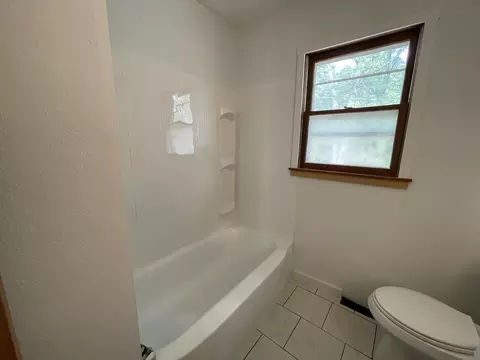 Bath - 1906 Michael Ln, Nixa, MO 65714 photo 1 of 2
