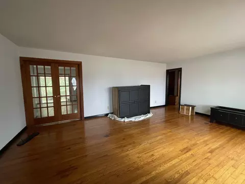 Living - 1906 Michael Ln, Nixa, MO 65714 photo 2 of 3