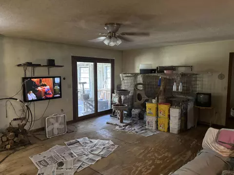 Living - 31 Bison Rd, Buffalo, MO 65622 photo 2 of 2