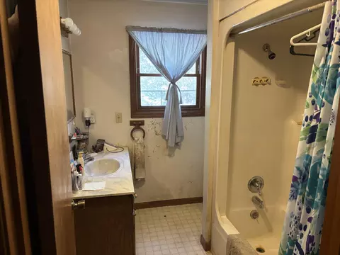 Bath - 31 Bison Rd, Buffalo, MO 65622 photo 1 of 3