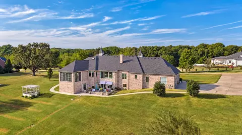 Exterior - 9386 E Maple Ridge Ln, Strafford, MO 65757 photo 9 of 13