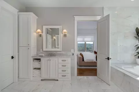 Bath - 9386 E Maple Ridge Ln, Strafford, MO 65757 photo 2 of 12