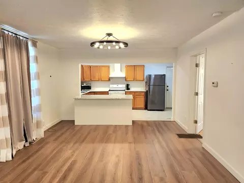 Living - 1211 W Calhoun St, Springfield, MO 65802 photo 3 of 11